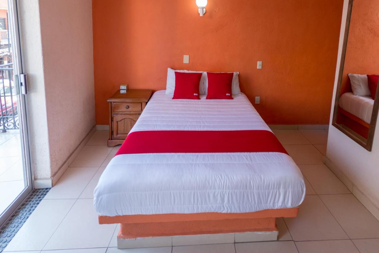 Hotel Casa Bravo Zihuatanejo Exterior photo