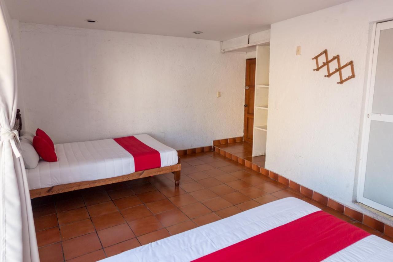 Hotel Casa Bravo Zihuatanejo Exterior photo